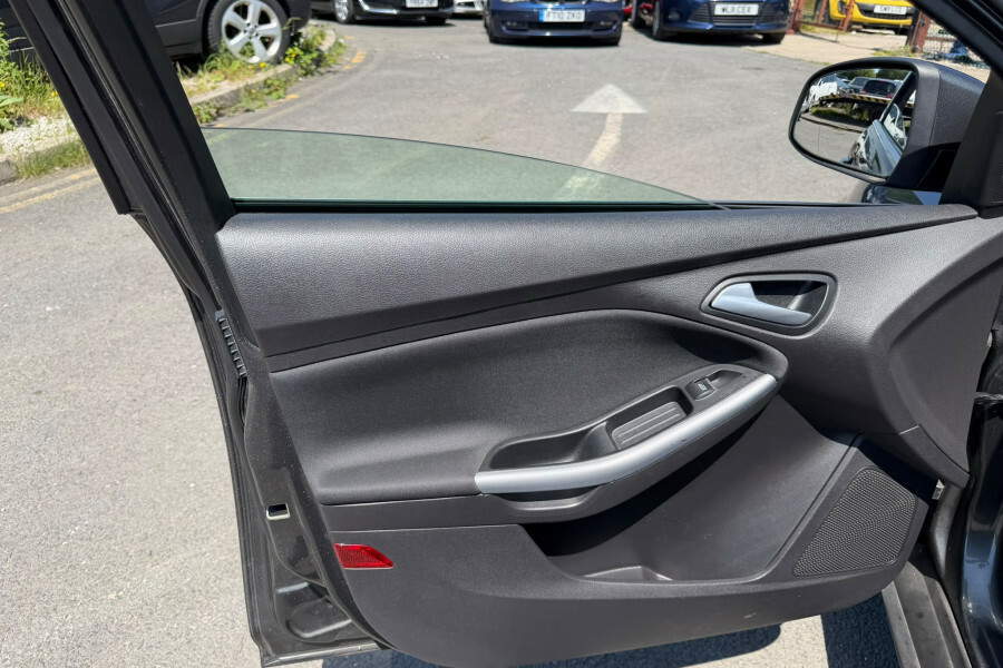 Ford Focus 1.0 Ecoboost 125 Zetec White #21