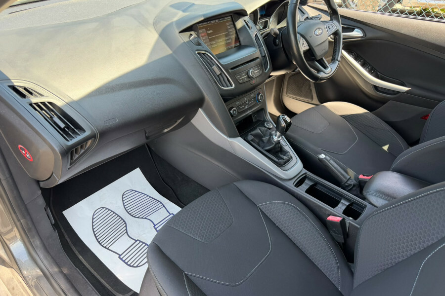 Ford Focus 1.0 Ecoboost 125 Zetec White #16