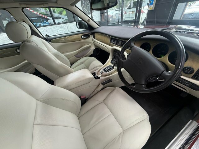 Jaguar XJ Saloon 4.0 Black #4