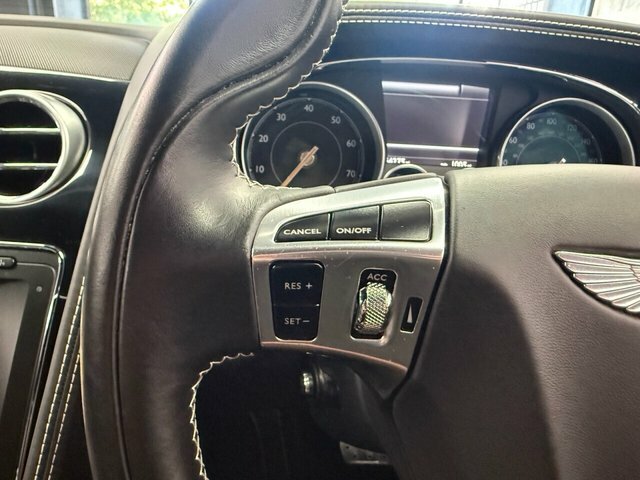 Bentley Flying Spur W12 Mulliner White #22