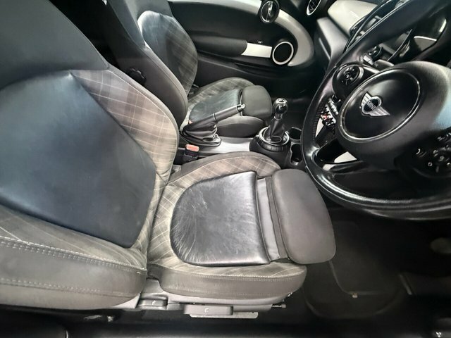 Mini Hatch Cooper 3-Door Red #17