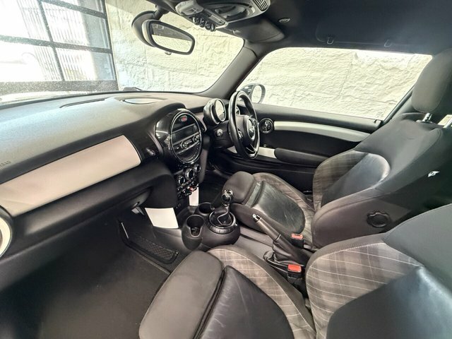 Mini Hatch Cooper 3-Door Red #6