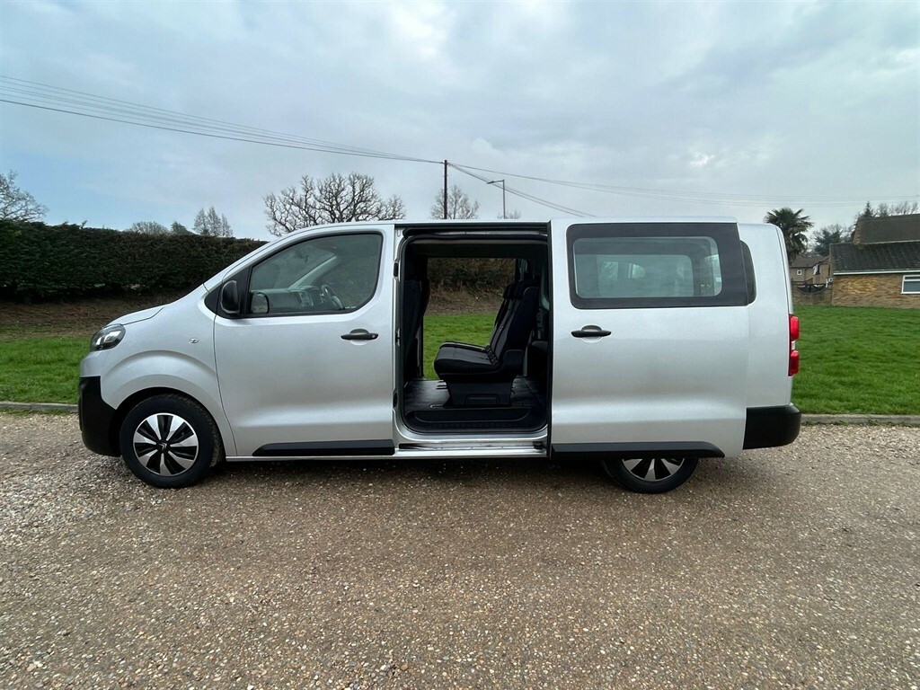 Citroen Dispatch 1.5 L 1.5 Hdi 9 Seater. Ulez Silver #3