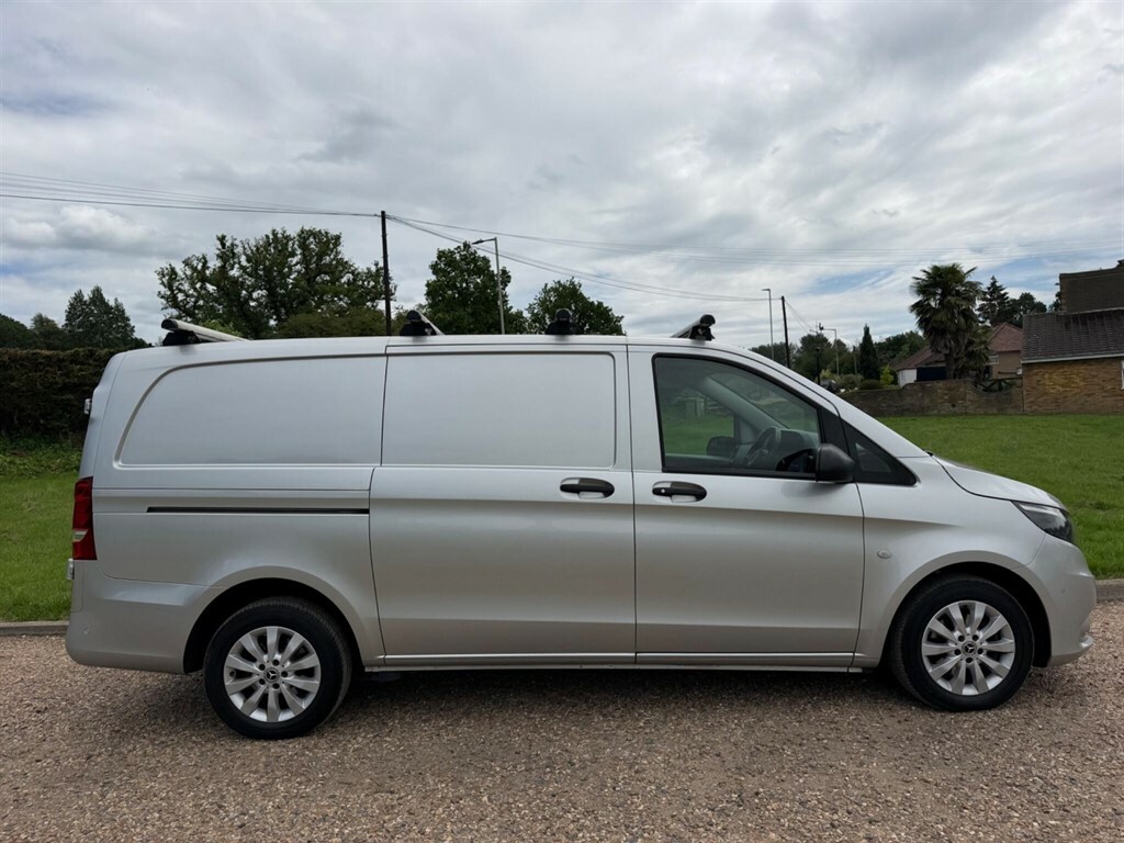 Mercedes-Benz Vito 111Cdi Van White #9