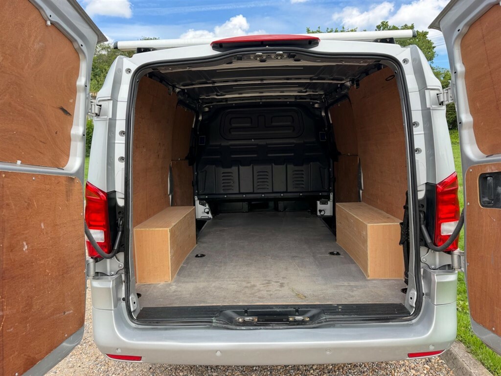 Mercedes-Benz Vito 111Cdi Van White #7