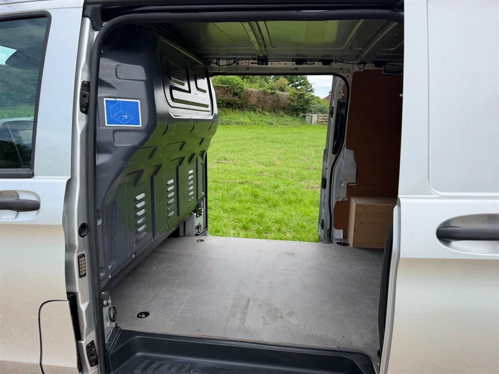 Mercedes-Benz Vito 111Cdi Van White #12