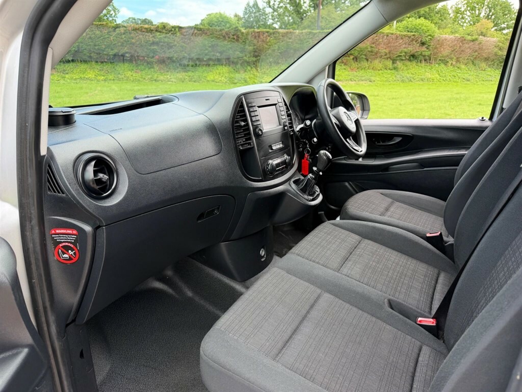 Mercedes-Benz Vito 111Cdi Van White #15
