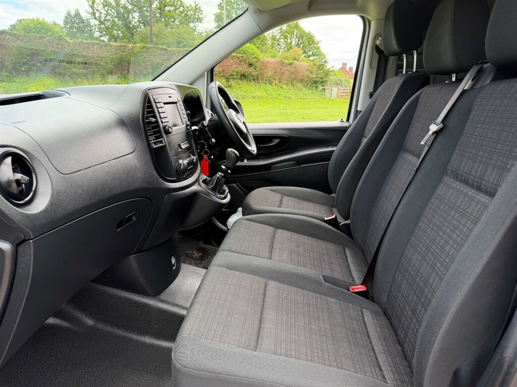Mercedes-Benz Vito 111Cdi Van White #16