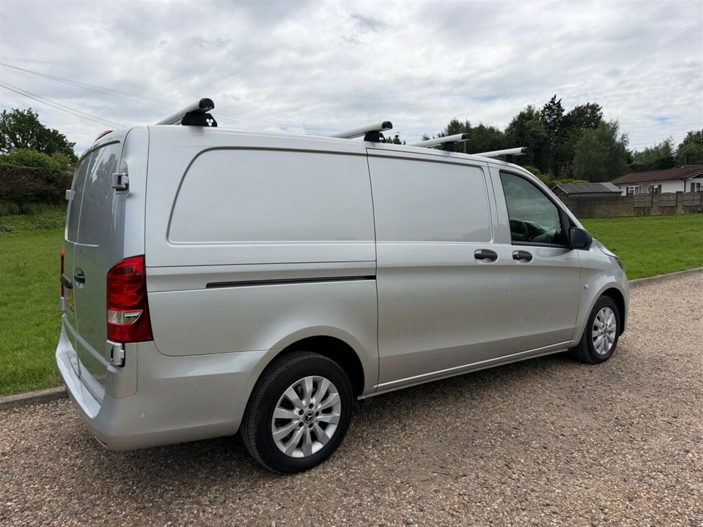 Mercedes-Benz Vito 111Cdi Van White #8