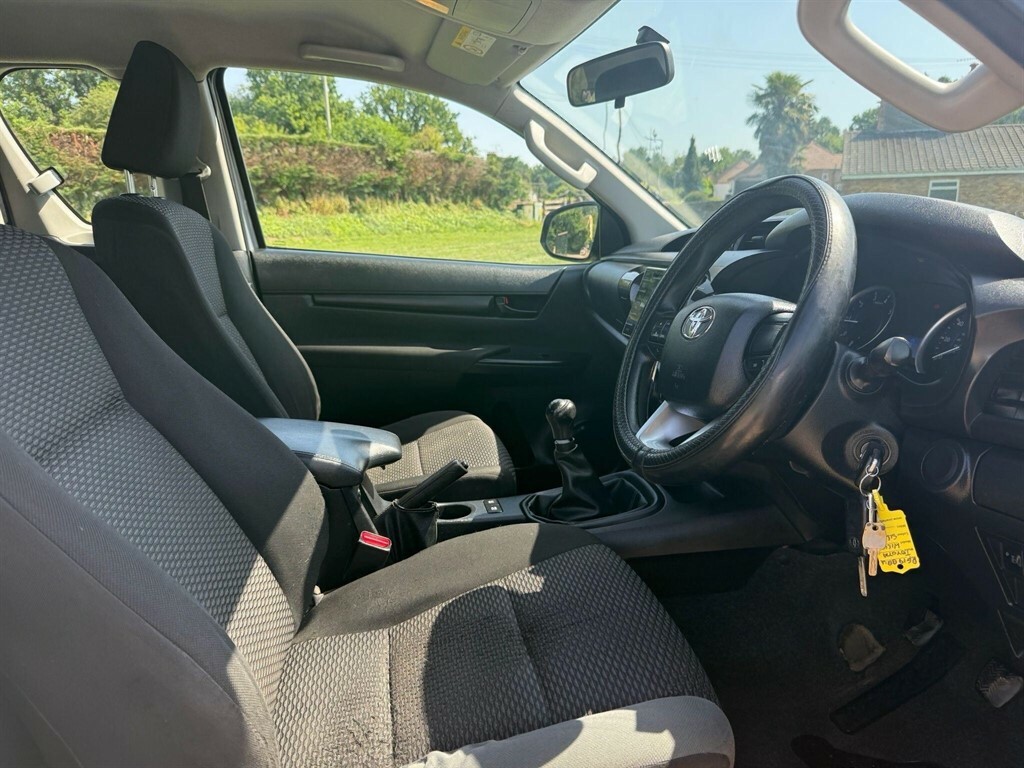 Toyota HILUX 2.4 D-4d Invincible X White #12