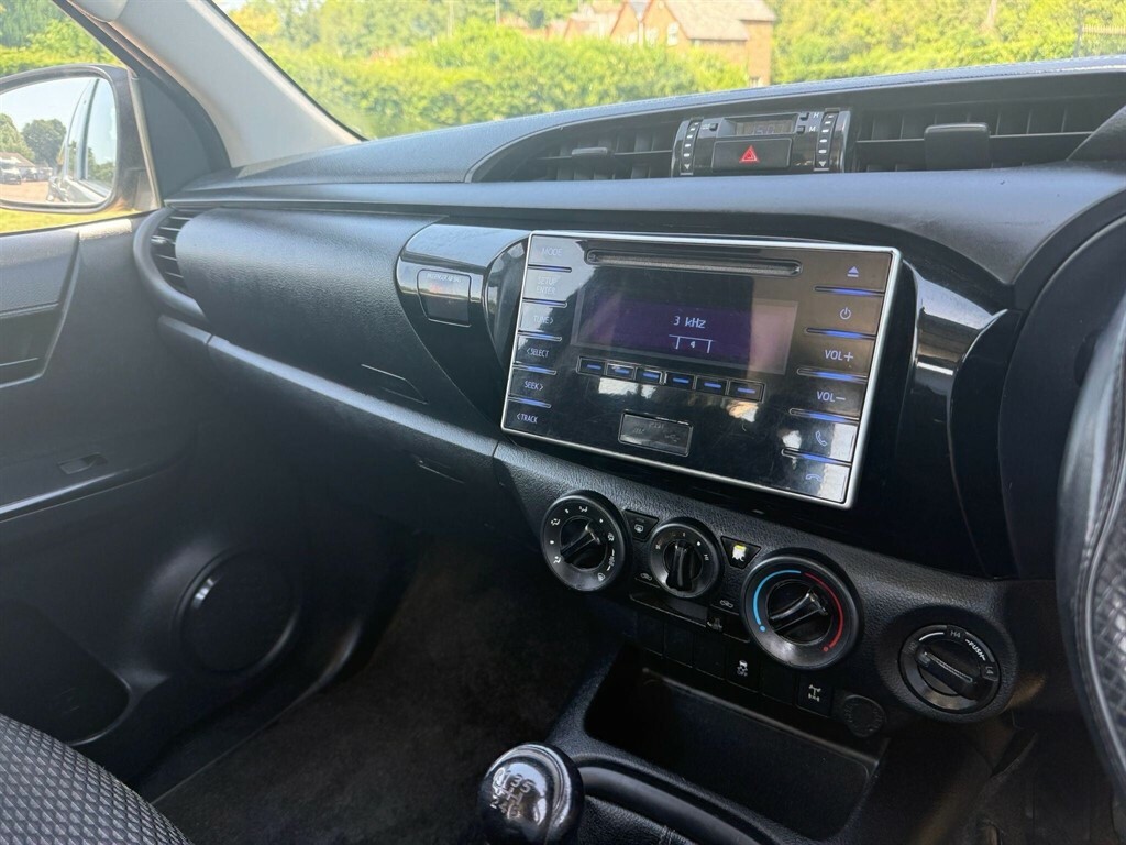 Toyota HILUX 2.4 D-4d Invincible X White #24