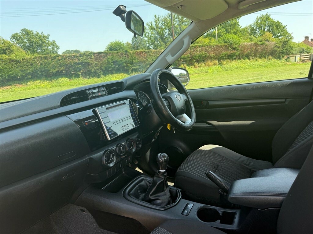 Toyota HILUX 2.4 D-4d Invincible X White #17