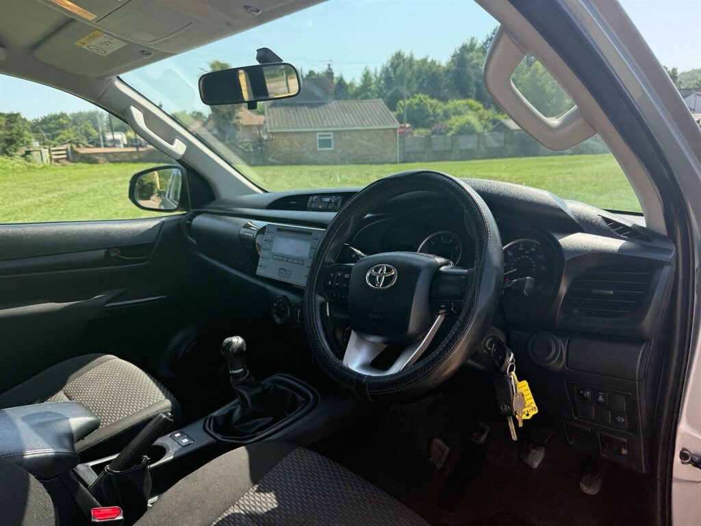 Toyota HILUX 2.4 D-4d Invincible X White #14