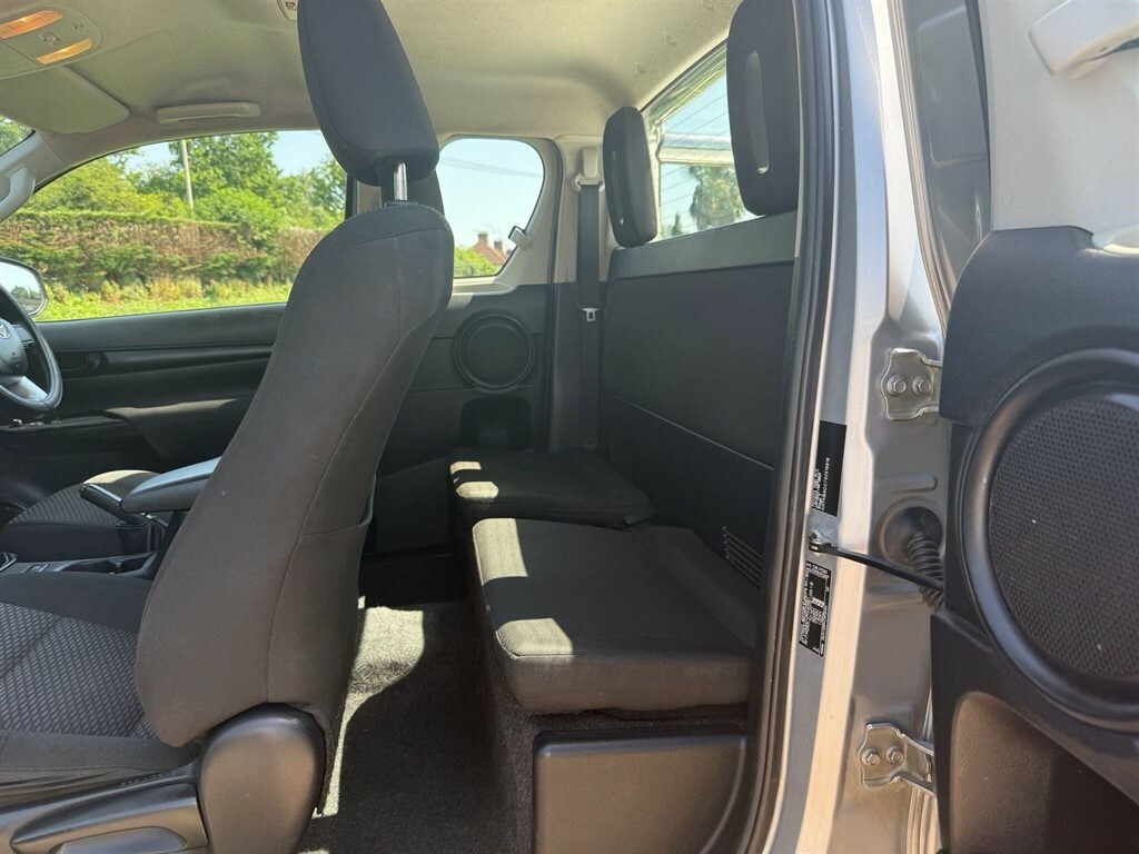 Toyota HILUX 2.4 D-4d Invincible X White #15