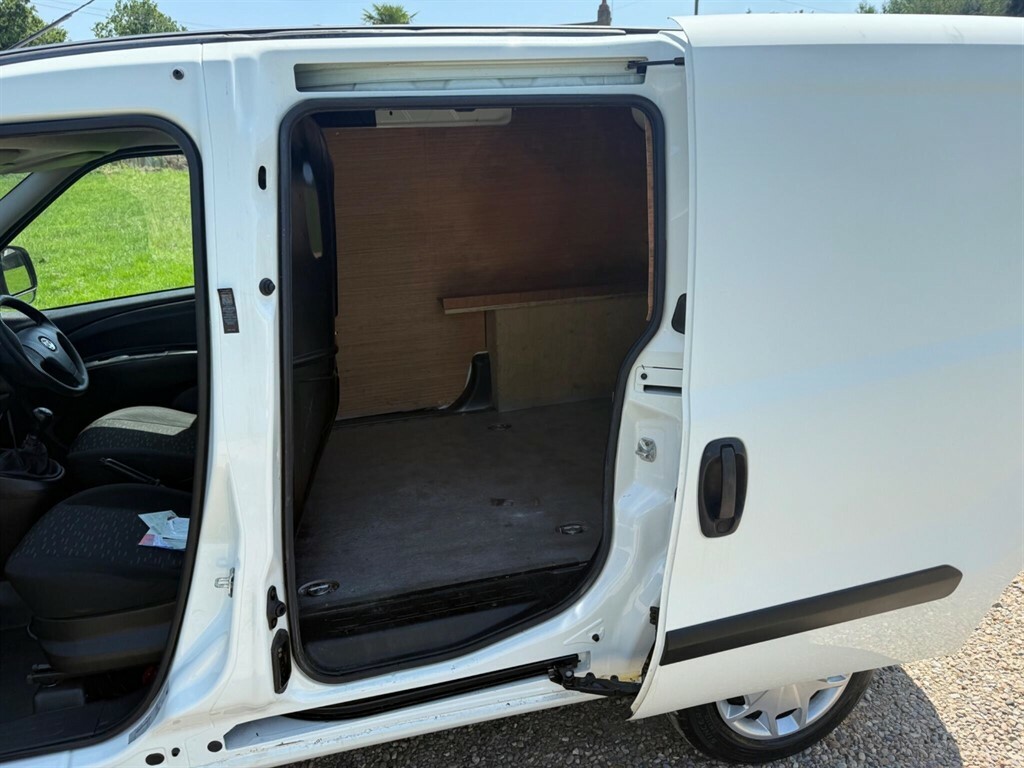 Vauxhall Combo 5 Seats 2300 Colorado 1.3 Cdti Wheelchair Accessib Blue #15