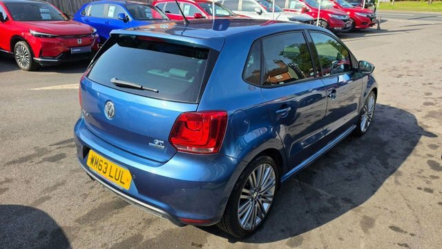 Volkswagen Polo Hatchback Red #2