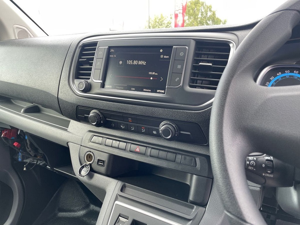 Vauxhall Vivaro 3100 50Kwh Dynamic Panel Van 6Dr L2 White #6