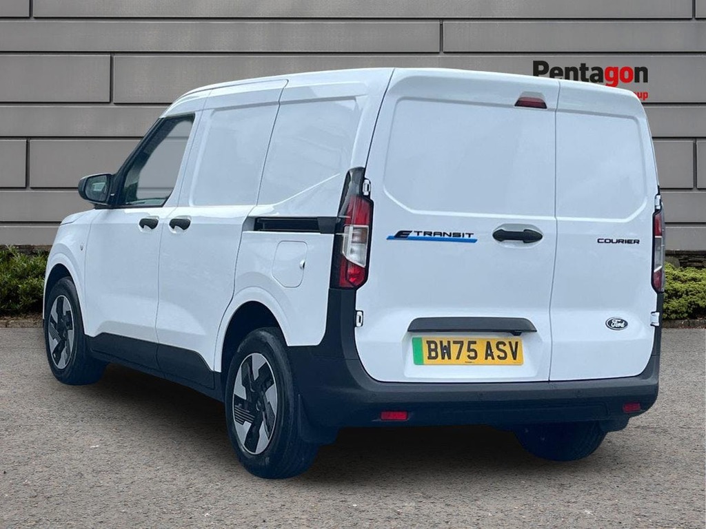 Ford Transit Courier 43Kwh Trend Panel Van Swb 136 P White #2