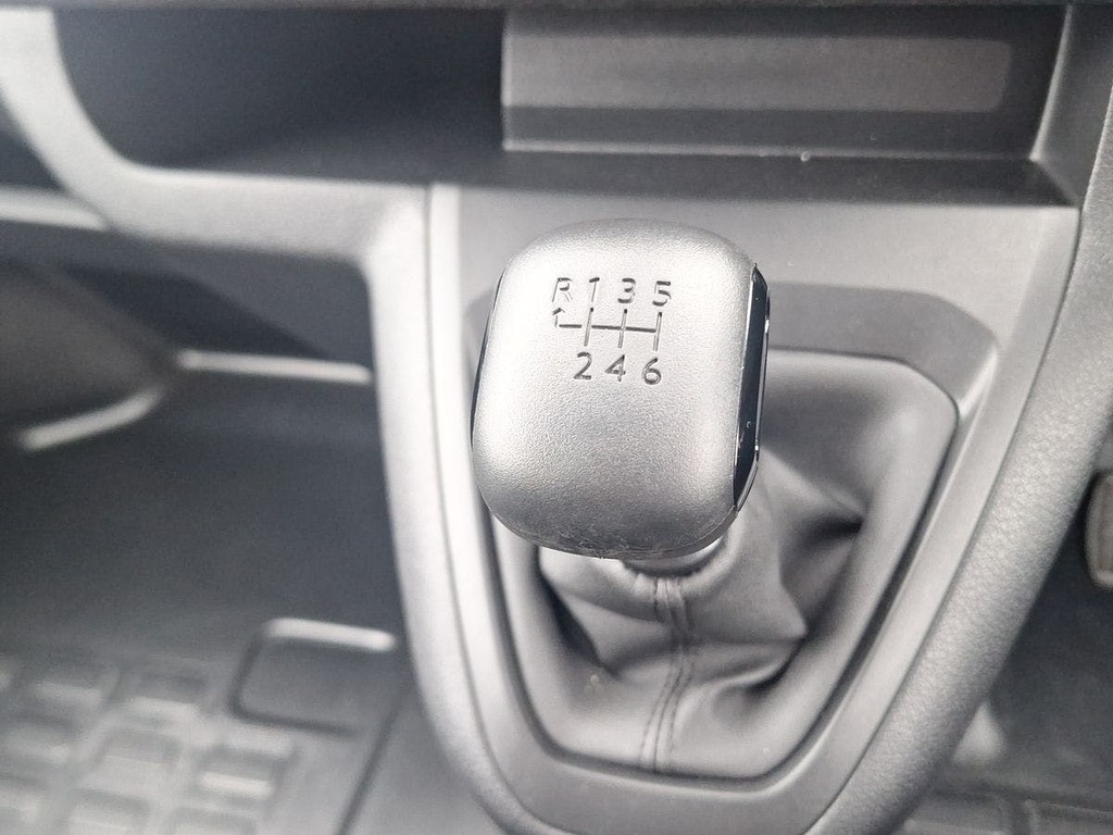 Vauxhall Vivaro 2.0 Turbo D 145 Prime H1 Double Cab White #17