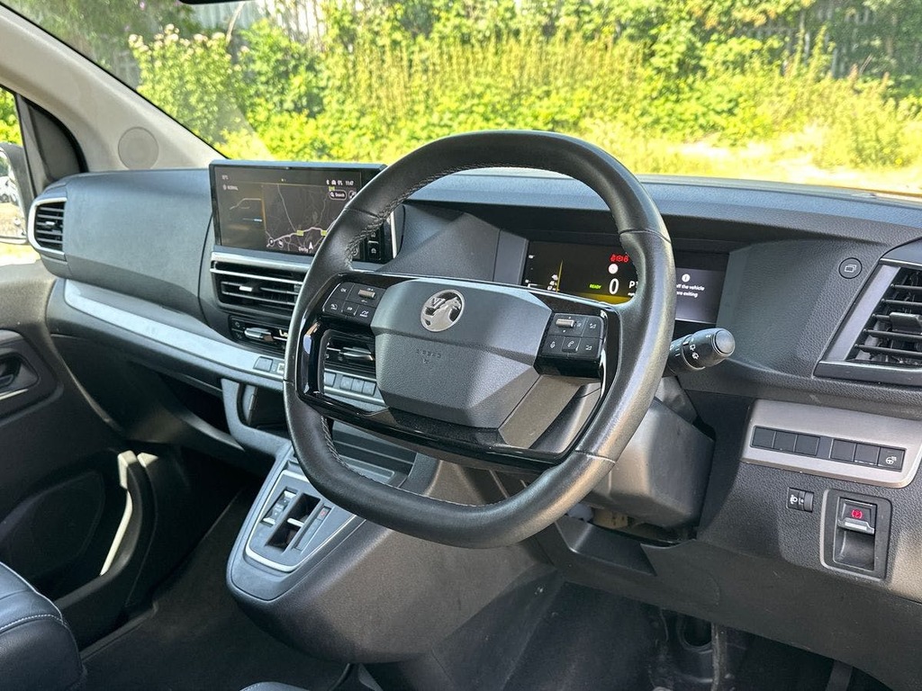 Vauxhall Vivaro 50Kwh Ultimate Mpv Mwb 8 Seat, Green #5