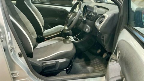 Toyota Aygo X X-pression Silver #9