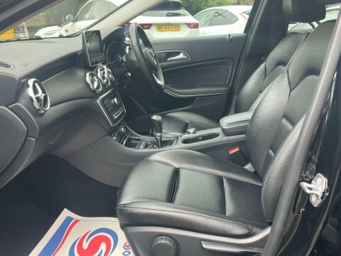 Mercedes-Benz GLA Class Gla 200D Se Black #10