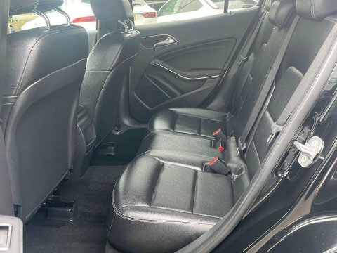 Mercedes-Benz GLA Class Gla 200D Se Black #9