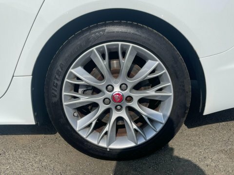Jaguar XF 2.2D R-sport Sportbrake White #5