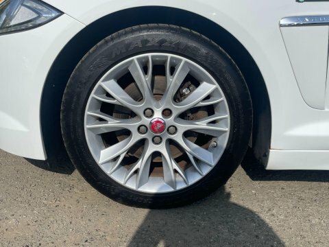 Jaguar XF 2.2D R-sport Sportbrake White #3