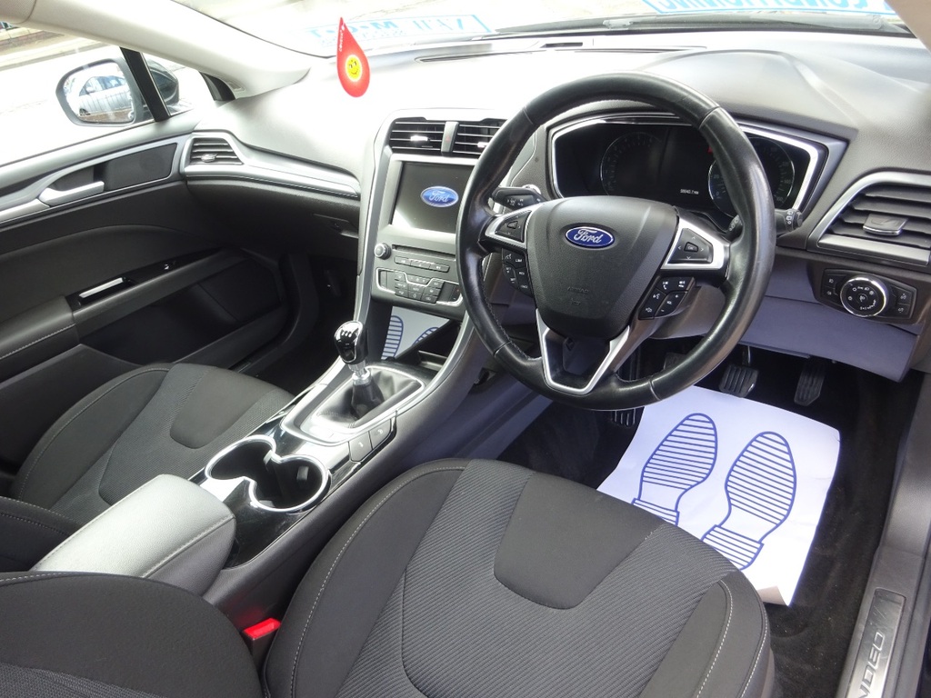 Ford Mondeo Hatchback Grey #9