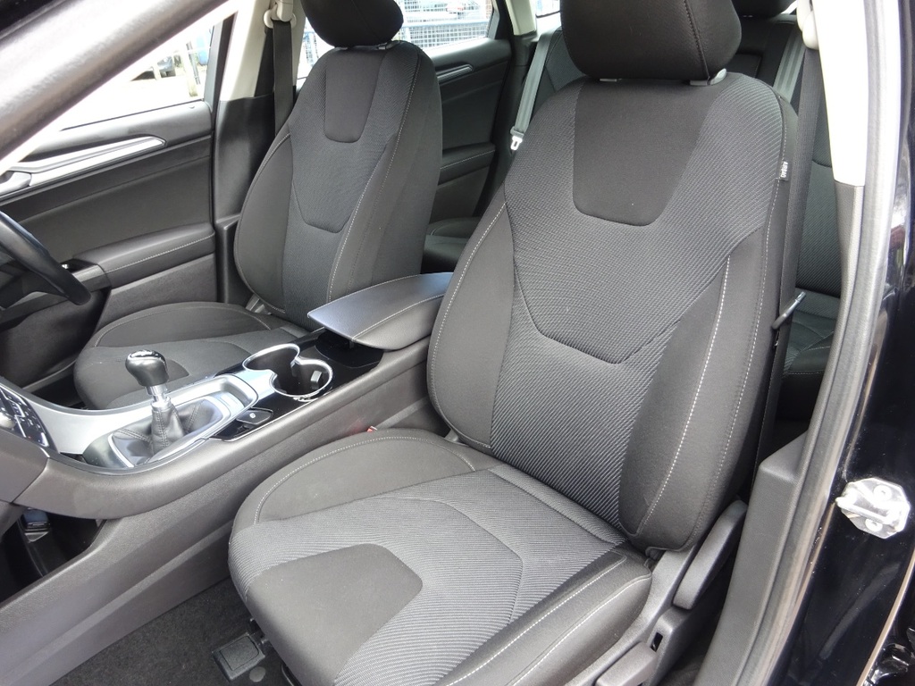 Ford Mondeo Hatchback Grey #12