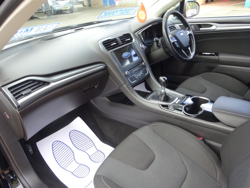 Ford Mondeo Hatchback Grey #11