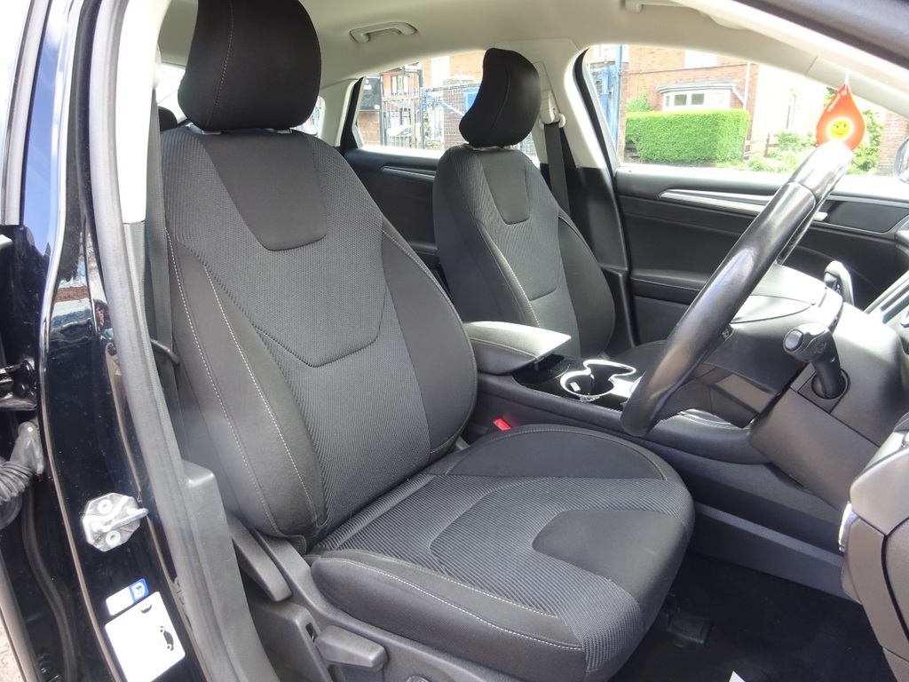 Ford Mondeo Hatchback Grey #10