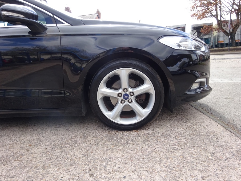 Ford Mondeo Hatchback Grey #16