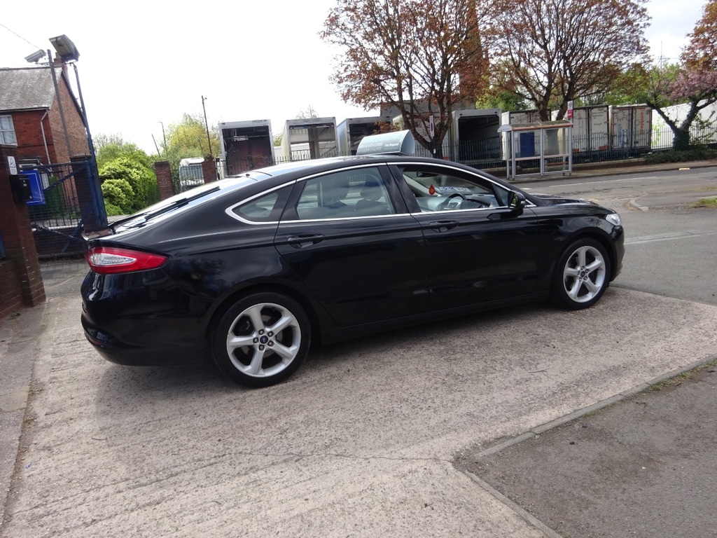 Ford Mondeo Hatchback Grey #7