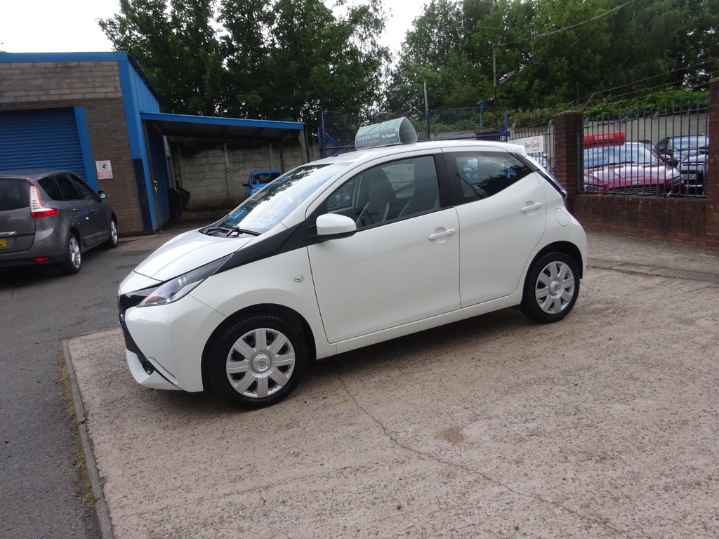 Toyota Aygo 1.0 Vvt-i X-play White #3