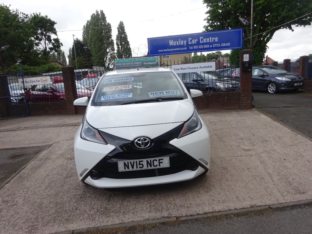 Toyota Aygo 1.0 Vvt-i X-play White #2