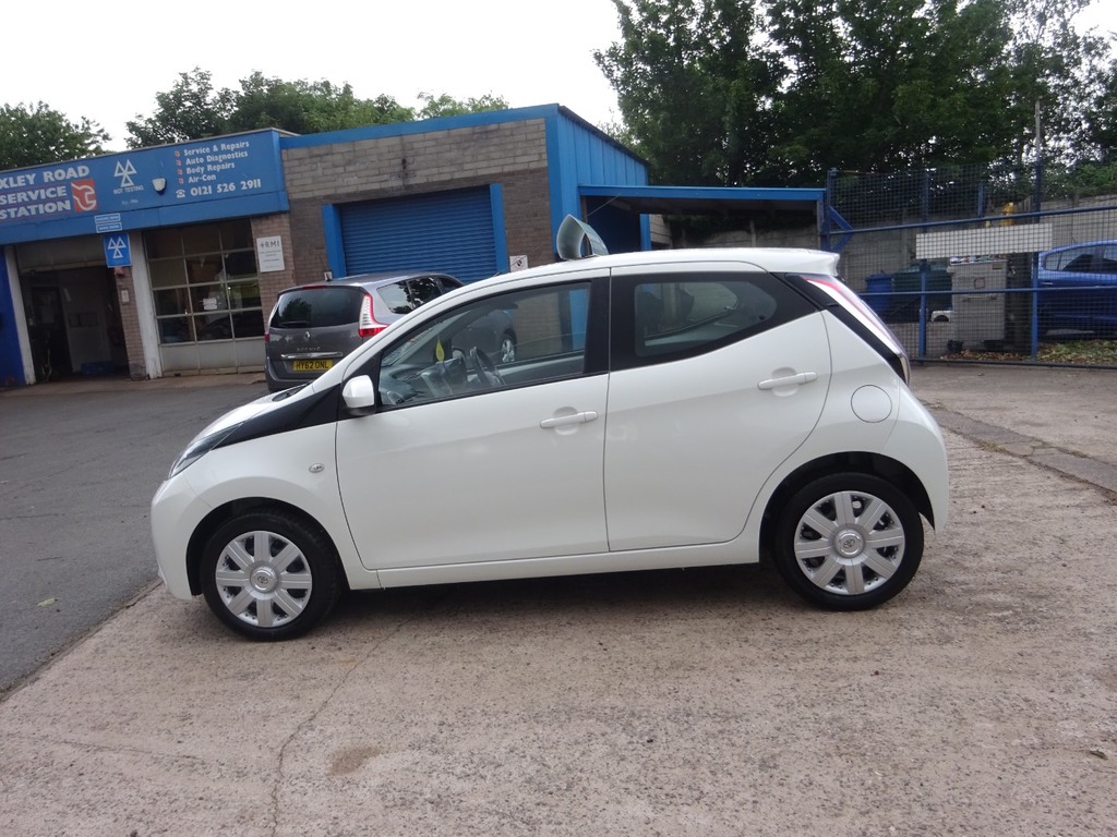 Toyota Aygo 1.0 Vvt-i X-play White #5