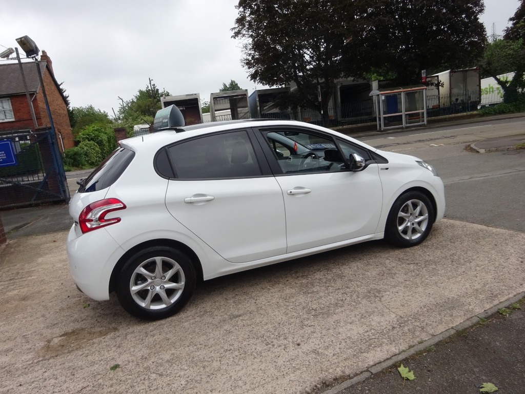 Peugeot 208 1.6 E-hdi Style White #6