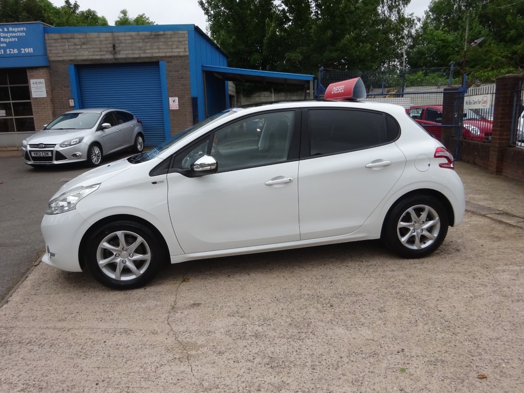 Peugeot 208 1.6 E-hdi Style White #3