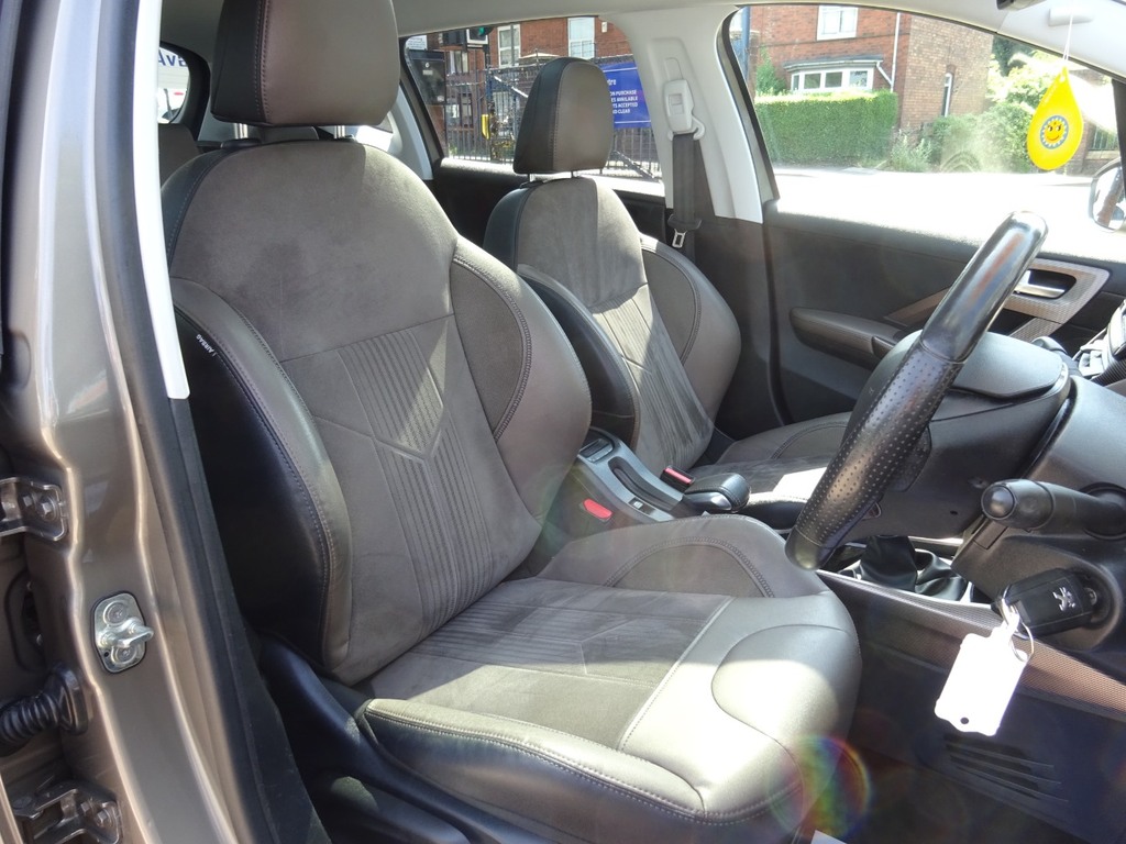 Peugeot 2008 Active Blue #10