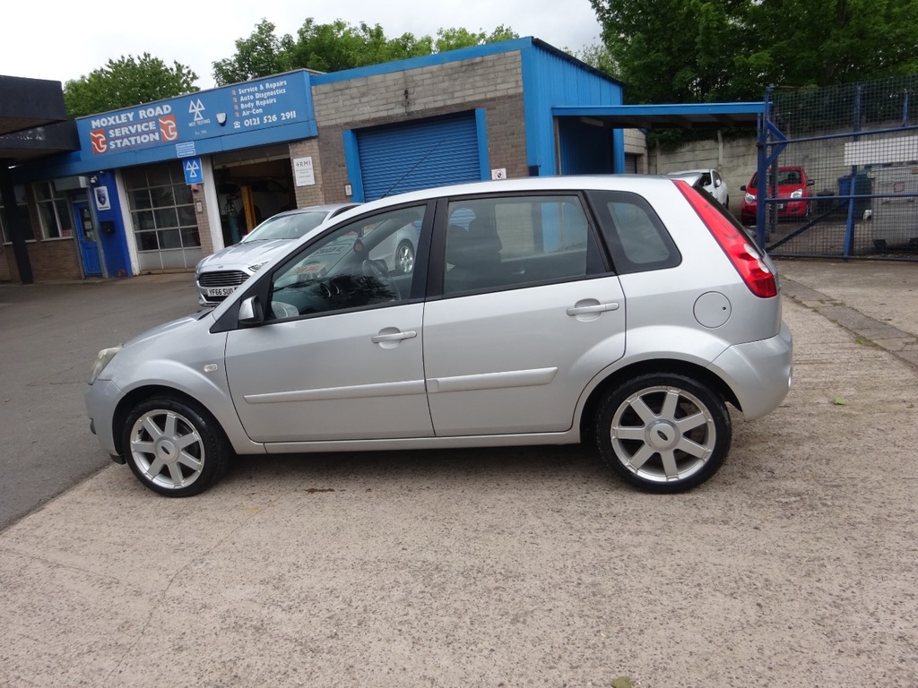 Ford Fiesta 1.4 Zetec Climate Silver #5