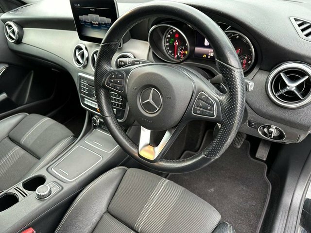 Mercedes-Benz GLA Class 2019 1.6 Gla180 Urban Edition Suv 7G-dc Black #3