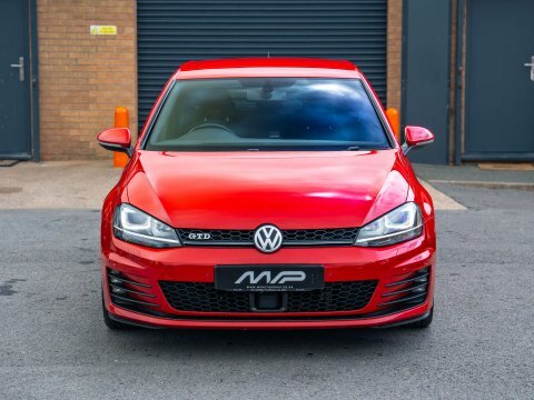 Volkswagen Golf 2.0 Golf Gtd Red #6