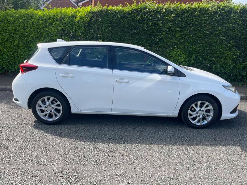 Toyota Auris 1.6 D-4d Business Edition MF17AVC White #3