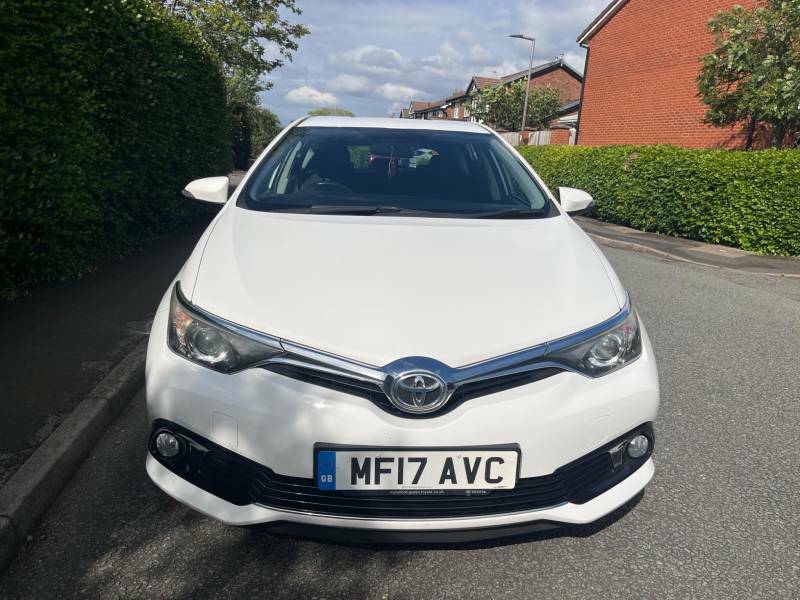 Toyota Auris 1.6 D-4d Business Edition MF17AVC White #4