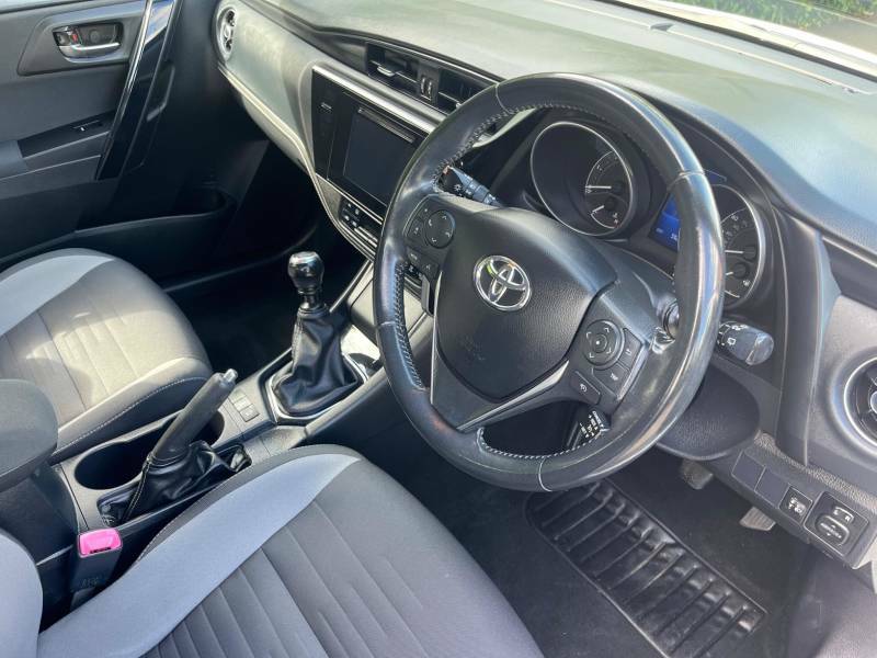 Toyota Auris 1.6 D-4d Business Edition MF17AVC White #6