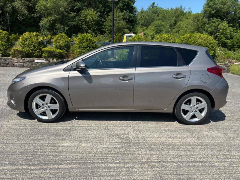 Toyota Auris 1.6 V-matic Excel Brown #5
