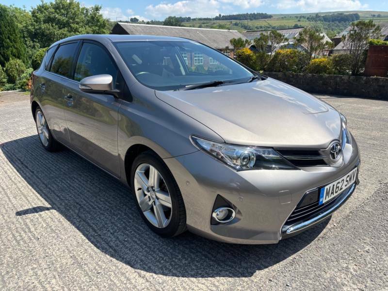 Toyota Auris 1.6 V-matic Excel Brown #3