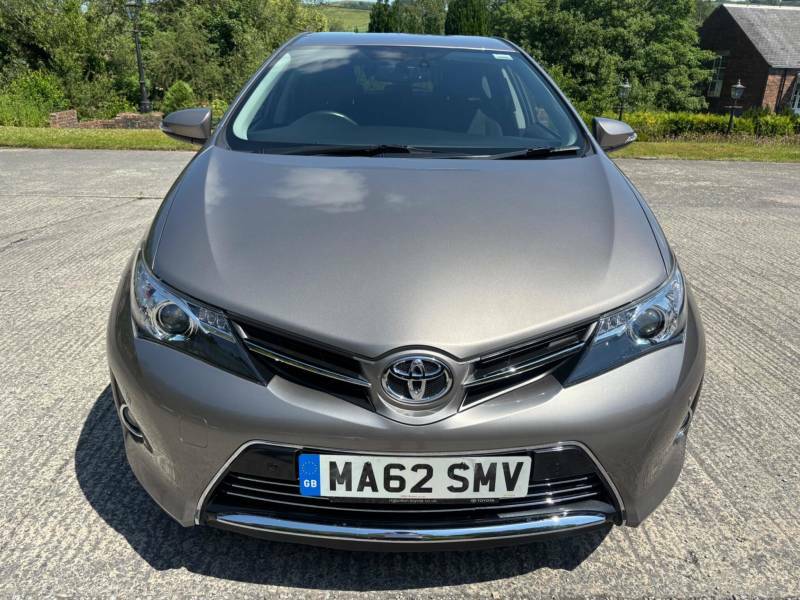 Toyota Auris 1.6 V-matic Excel Brown #2